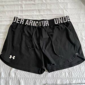 Under Armour Women's Black Shorts size medium